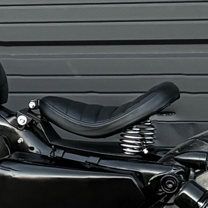 Black Barber Solo Seat | Harley Sporster – Nandez Customs