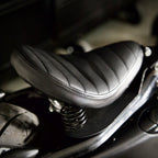 Black Barber-Style Solo Seat