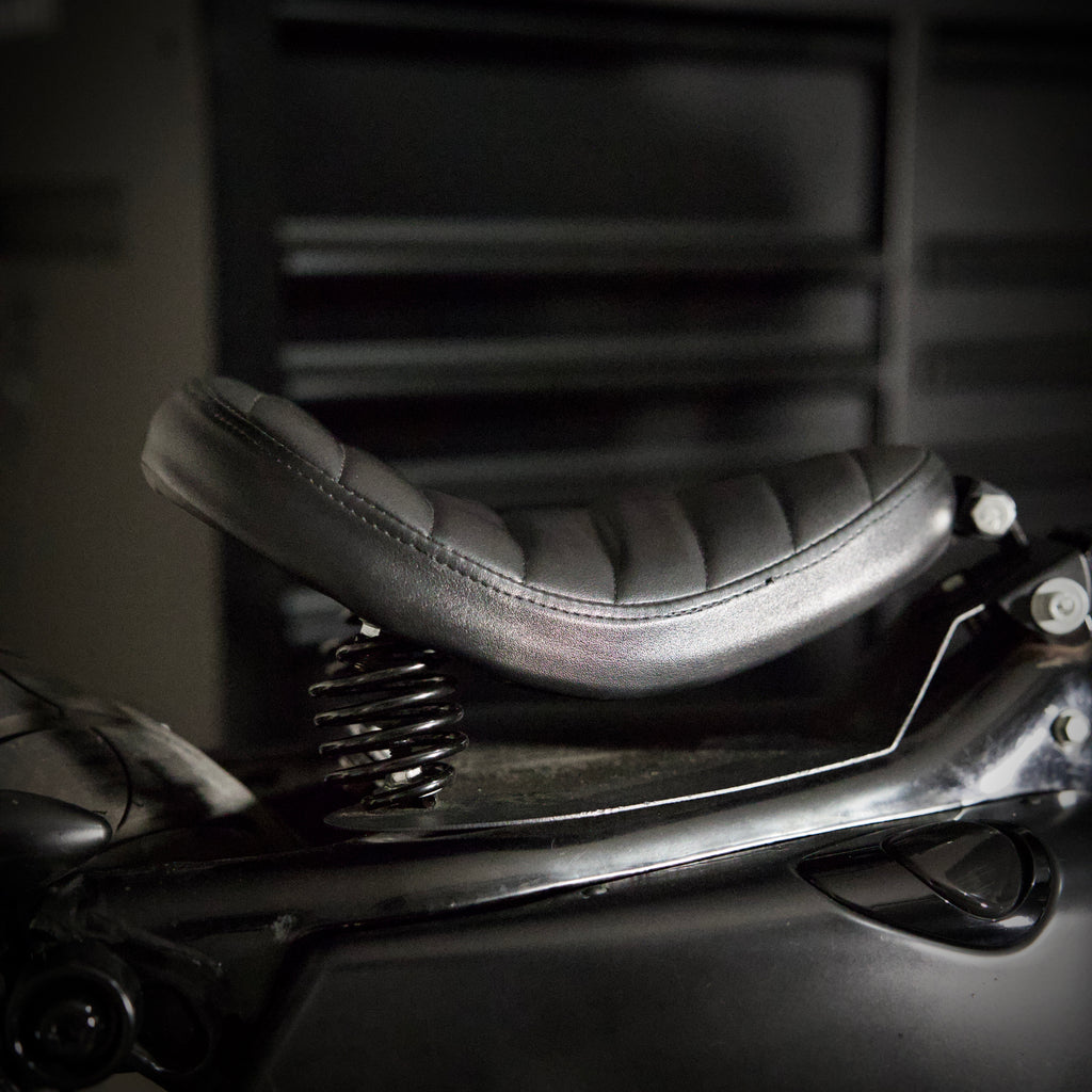 Black Barber-Style Solo Seat